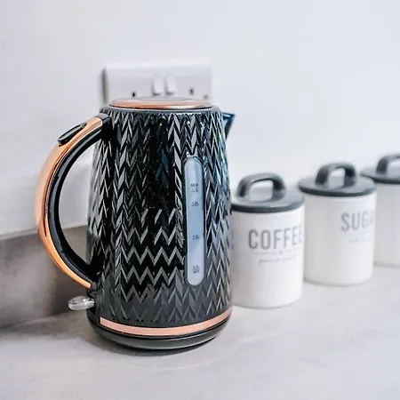 Holiday home Spacious 3 Bedroom Close To Centre With Parking - Short