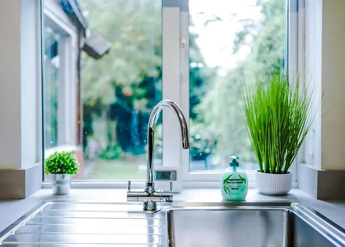 Holiday home Spacious 3 Bedroom Close To Centre With Parking - Short Leeds (West Yorkshire)