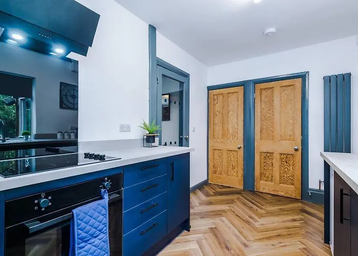 Dom wakacyjny Spacious 3 Bedroom Close To Centre With Parking - Short