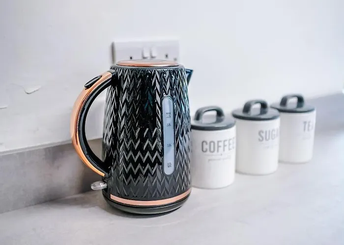 Dom wakacyjny Spacious 3 Bedroom Close To Centre With Parking - Short