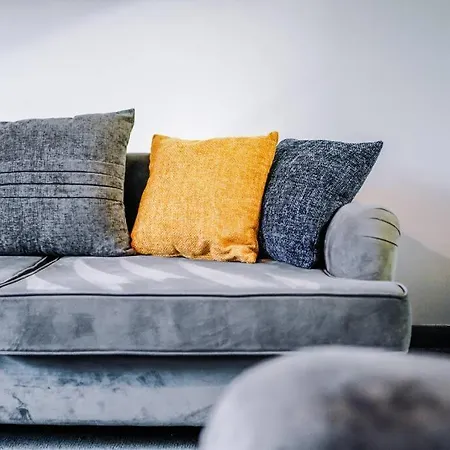 Spacious 3 Bedroom Close To Centre With Parking - Short Leeds (West Yorkshire)