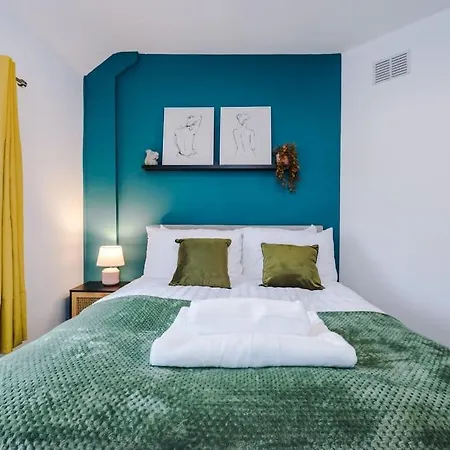 Spacious 3 Bedroom Close To Centre With Parking - Short Dom wakacyjny