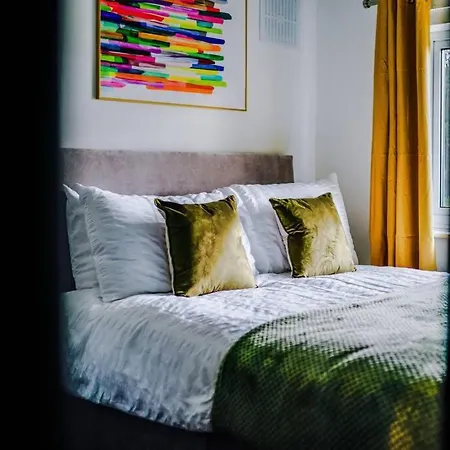 Spacious 3 Bedroom Close To Centre With Parking - Short Dom wakacyjny